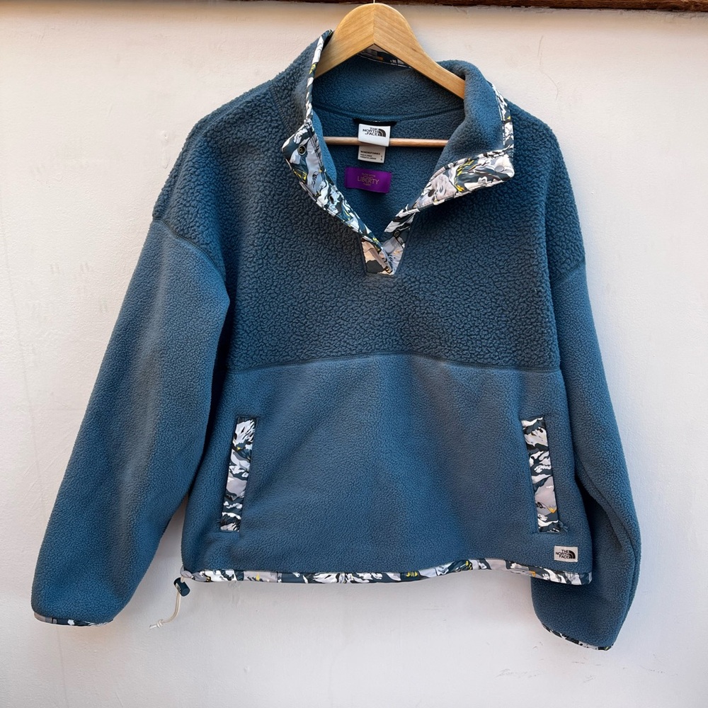 The North Face Blue Liberty 1/4 zip Fleece Pullover, size L